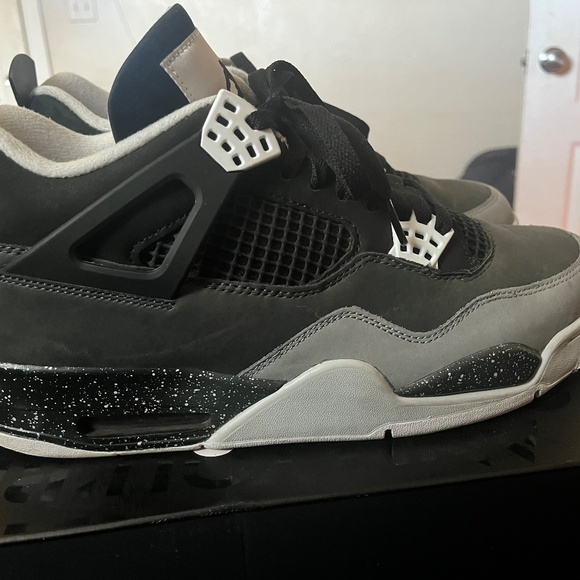 Jordan 4 Fear - Picture 2 of 7